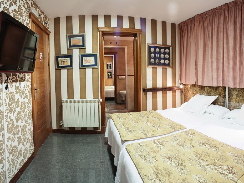 Ch Hostal Victoria Куэнка Экстерьер фото